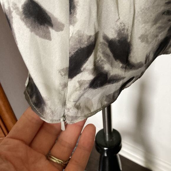 Anne Klein Grey Floral Chiffon Shell, Size S - Picture 5 of 9